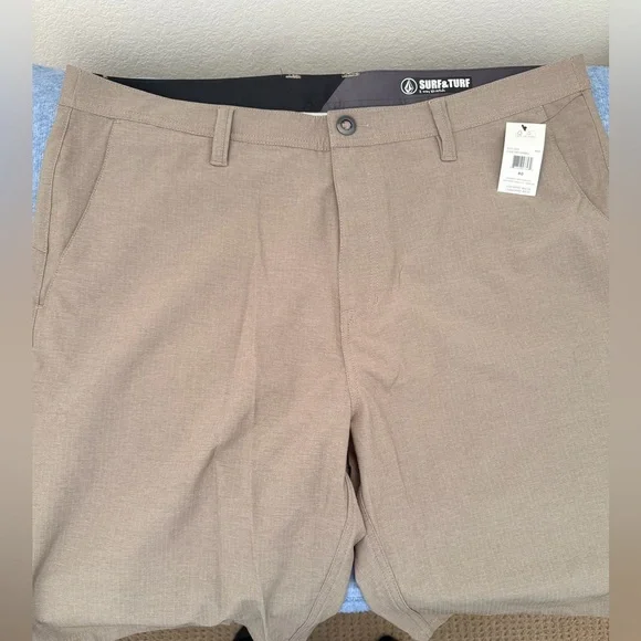 Volcom Men's Charcoal Flat Front Shorts (NWT) - Picture 2 of 14
